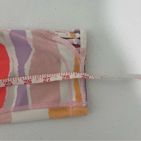 Lululemon True Self Crop in Bleacher Stripe White Iris Flower Size 4 EUC - Picture 14 of 14